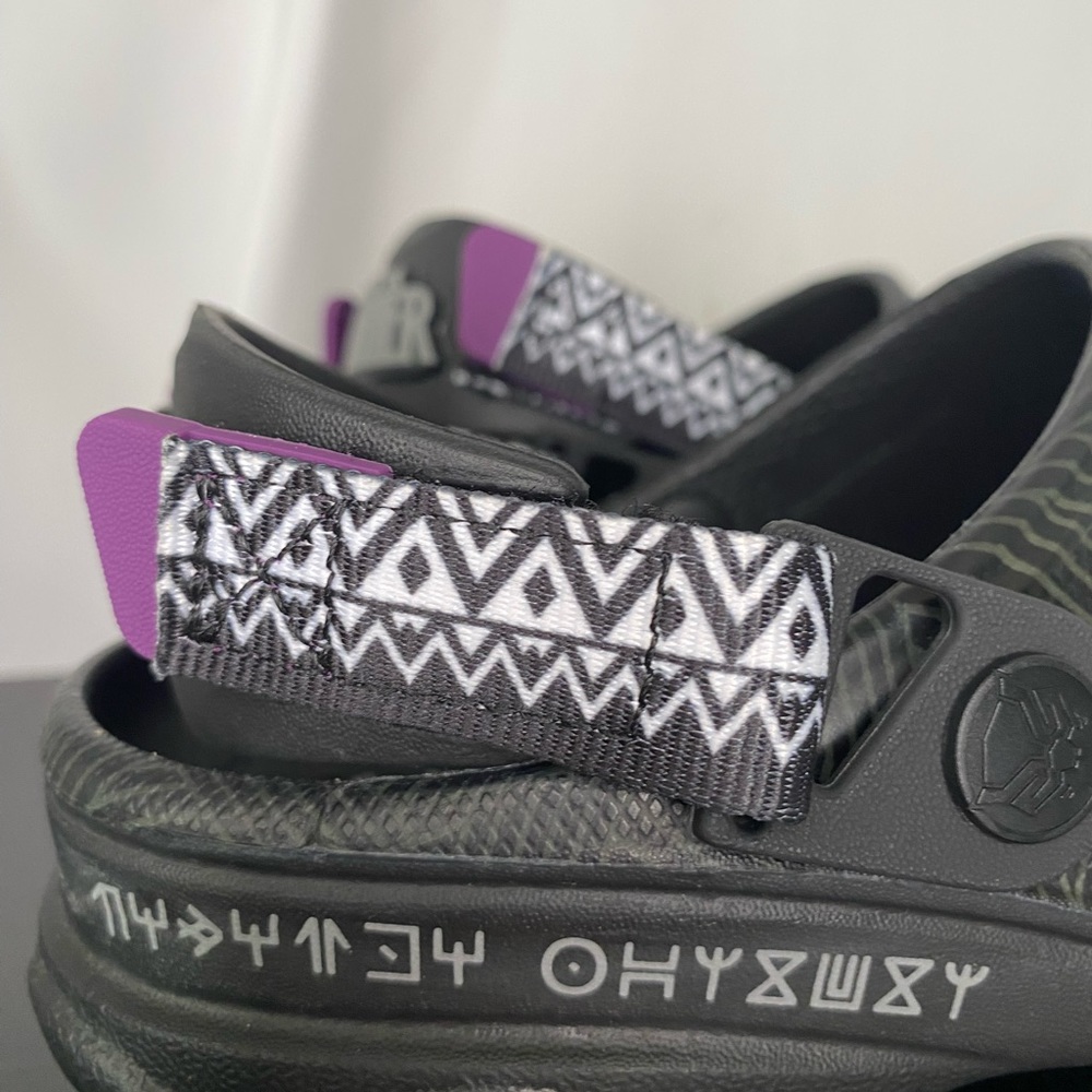 CROCS Black Panther Marvel Wakanda Forever Black and Purple Women’s size 6 - Picture 8 of 10